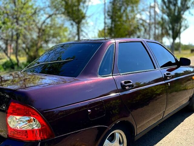 Красный ВАЗ Priora, объемом двигателя 1.6 л и пробегом 176 тыс. км за 3500 $, фото 1 на Automoto.ua