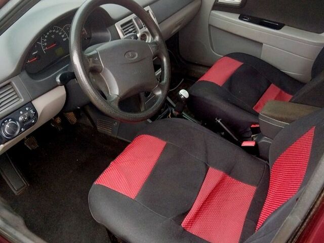 Червоний ВАЗ Priora, об'ємом двигуна 1.6 л та пробігом 109 тис. км за 3500 $, фото 5 на Automoto.ua