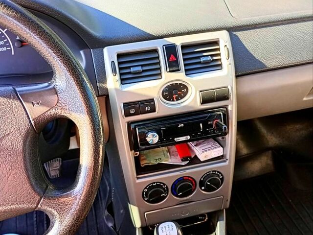 Красный ВАЗ Priora, объемом двигателя 1.6 л и пробегом 158 тыс. км за 2900 $, фото 6 на Automoto.ua