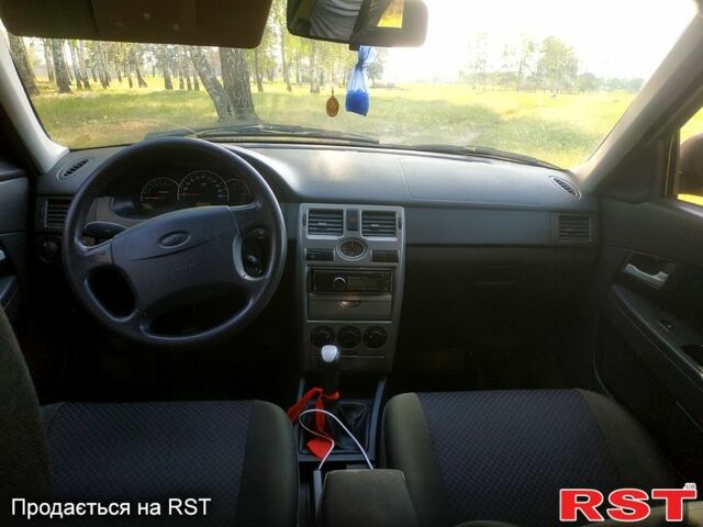 Красный ВАЗ Priora, объемом двигателя 1.6 л и пробегом 90 тыс. км за 4500 $, фото 9 на Automoto.ua
