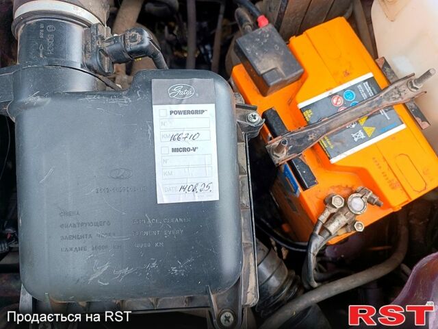 Червоний ВАЗ Priora, об'ємом двигуна 1.6 л та пробігом 171 тис. км за 4000 $, фото 1 на Automoto.ua