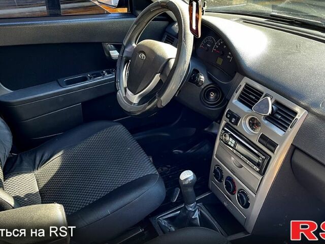 Красный ВАЗ Priora, объемом двигателя 1.6 л и пробегом 110 тыс. км за 2550 $, фото 6 на Automoto.ua
