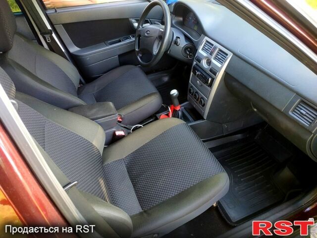 Красный ВАЗ Priora, объемом двигателя 1.6 л и пробегом 90 тыс. км за 4500 $, фото 8 на Automoto.ua