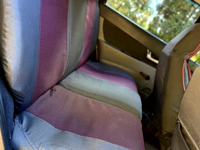 Красный ВАЗ Priora, объемом двигателя 1.6 л и пробегом 260 тыс. км за 2250 $, фото 6 на Automoto.ua