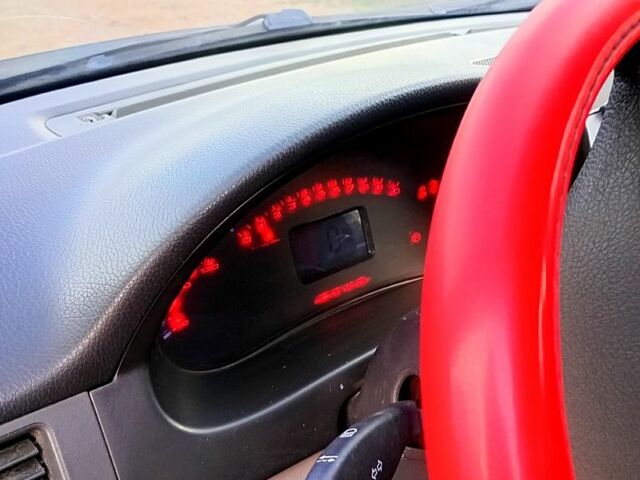 ВАЗ Priora, объемом двигателя 1.6 л и пробегом 200 тыс. км за 2600 $, фото 4 на Automoto.ua