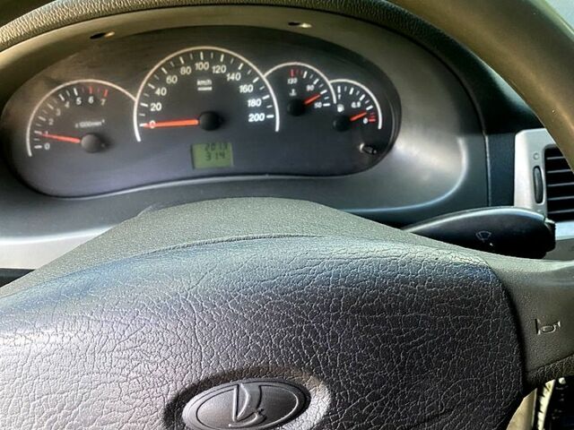 ВАЗ Priora, объемом двигателя 1.6 л и пробегом 180 тыс. км за 2250 $, фото 5 на Automoto.ua