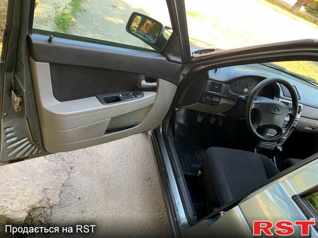 Сірий ВАЗ Priora, об'ємом двигуна 1.6 л та пробігом 150 тис. км за 2700 $, фото 5 на Automoto.ua