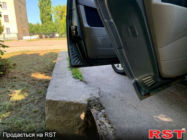 Сірий ВАЗ Priora, об'ємом двигуна 1.6 л та пробігом 150 тис. км за 2700 $, фото 7 на Automoto.ua