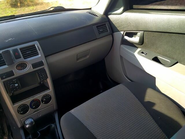 Серый ВАЗ Priora, объемом двигателя 1.6 л и пробегом 150 тыс. км за 2700 $, фото 2 на Automoto.ua