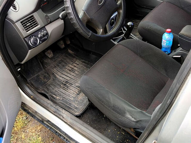 Серый ВАЗ Priora, объемом двигателя 1.6 л и пробегом 198 тыс. км за 2200 $, фото 6 на Automoto.ua