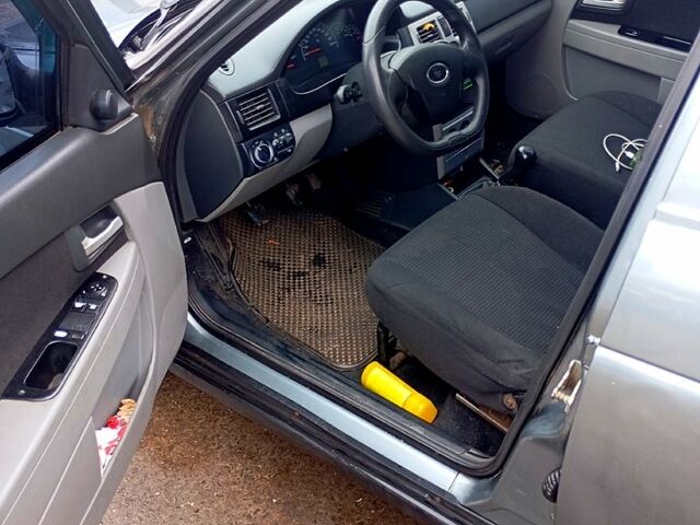 Серый ВАЗ Priora, объемом двигателя 1.6 л и пробегом 190 тыс. км за 2750 $, фото 6 на Automoto.ua