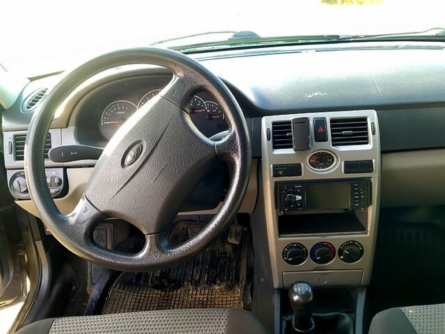 Серый ВАЗ Priora, объемом двигателя 1.6 л и пробегом 150 тыс. км за 2700 $, фото 3 на Automoto.ua