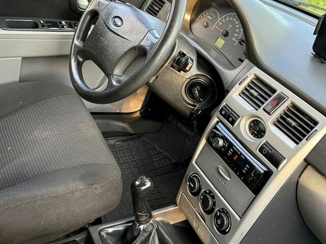 Серый ВАЗ Priora, объемом двигателя 1.6 л и пробегом 150 тыс. км за 2750 $, фото 3 на Automoto.ua