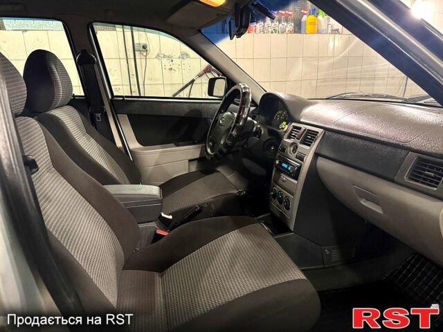 Серый ВАЗ Priora, объемом двигателя 1.6 л и пробегом 187 тыс. км за 2000 $, фото 9 на Automoto.ua