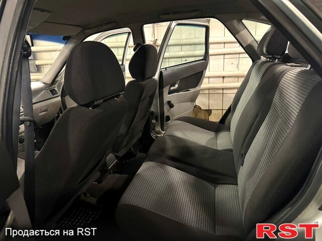 Серый ВАЗ Priora, объемом двигателя 1.6 л и пробегом 187 тыс. км за 2000 $, фото 10 на Automoto.ua