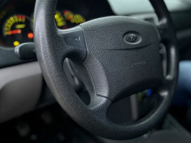 Серый ВАЗ Priora, объемом двигателя 1.6 л и пробегом 200 тыс. км за 3000 $, фото 7 на Automoto.ua