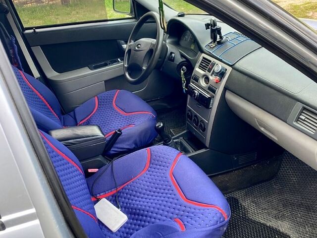 Серый ВАЗ Priora, объемом двигателя 1.6 л и пробегом 180 тыс. км за 2300 $, фото 4 на Automoto.ua