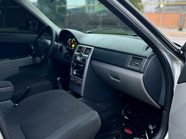 Серый ВАЗ Priora, объемом двигателя 1.6 л и пробегом 200 тыс. км за 3000 $, фото 8 на Automoto.ua