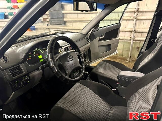 Сірий ВАЗ Priora, об'ємом двигуна 1.6 л та пробігом 187 тис. км за 2000 $, фото 5 на Automoto.ua