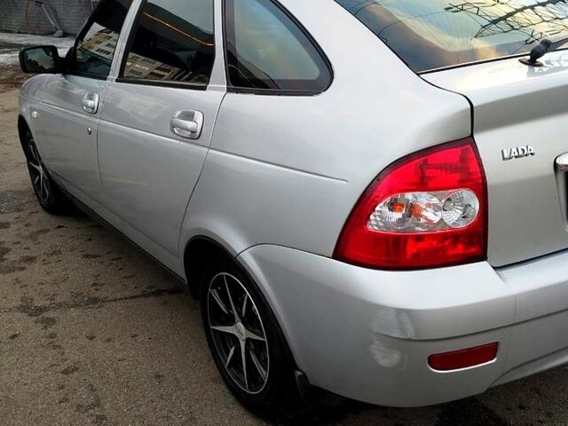 Сірий ВАЗ Priora, об'ємом двигуна 1.6 л та пробігом 124 тис. км за 3600 $, фото 3 на Automoto.ua