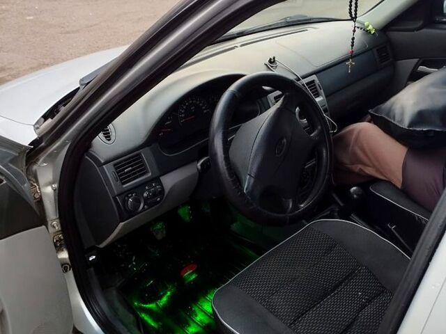 Сірий ВАЗ Priora, об'ємом двигуна 1.6 л та пробігом 124 тис. км за 3600 $, фото 5 на Automoto.ua