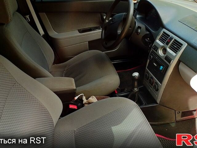 Сірий ВАЗ Priora, об'ємом двигуна 1.6 л та пробігом 180 тис. км за 3100 $, фото 2 на Automoto.ua