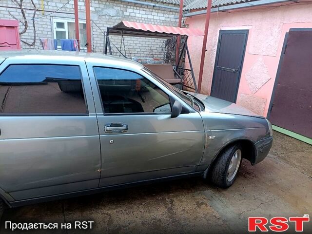 Серый ВАЗ Priora, объемом двигателя 16 л и пробегом 188 тыс. км за 2000 $, фото 4 на Automoto.ua