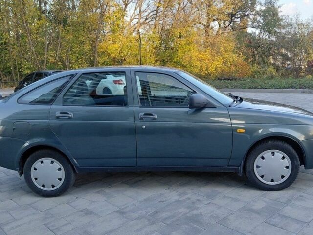 Серый ВАЗ Priora, объемом двигателя 1.6 л и пробегом 85 тыс. км за 3350 $, фото 7 на Automoto.ua