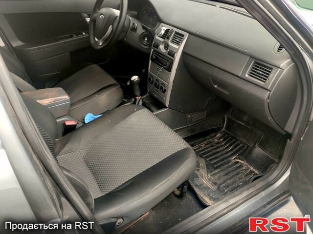 ВАЗ Priora 2013 в Киеве на Automoto.ua Серый ВАЗ Priora, объемом двигателя 1.6 л и пробегом 180 тыс. км за 3850 $, фото 5 на Automoto.ua