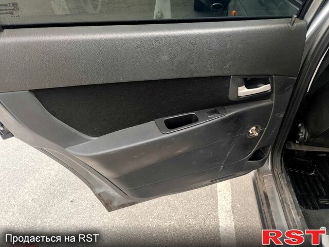 ВАЗ Priora 2013 в Киеве на Automoto.ua Серый ВАЗ Priora, объемом двигателя 1.6 л и пробегом 180 тыс. км за 3850 $, фото 11 на Automoto.ua