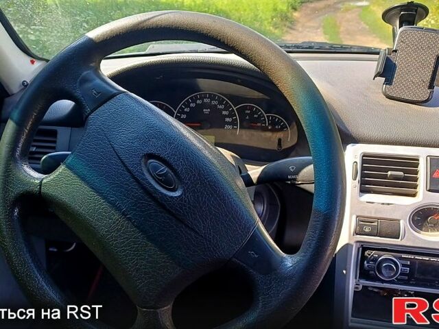 Серый ВАЗ Priora, объемом двигателя 1.6 л и пробегом 300 тыс. км за 3000 $, фото 3 на Automoto.ua