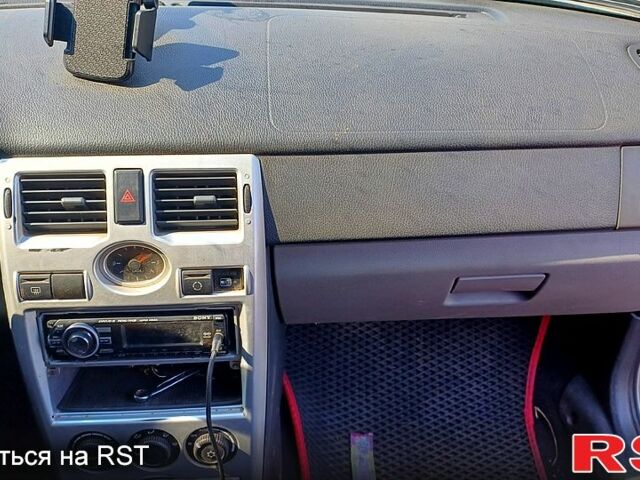 Серый ВАЗ Priora, объемом двигателя 1.6 л и пробегом 300 тыс. км за 3000 $, фото 2 на Automoto.ua