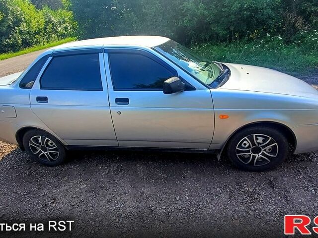 Серый ВАЗ Priora, объемом двигателя 1.6 л и пробегом 300 тыс. км за 3000 $, фото 1 на Automoto.ua