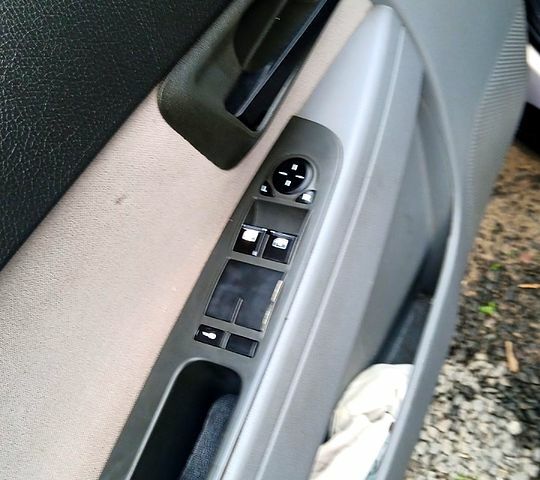 Серый ВАЗ Priora, объемом двигателя 1.6 л и пробегом 159 тыс. км за 3100 $, фото 12 на Automoto.ua