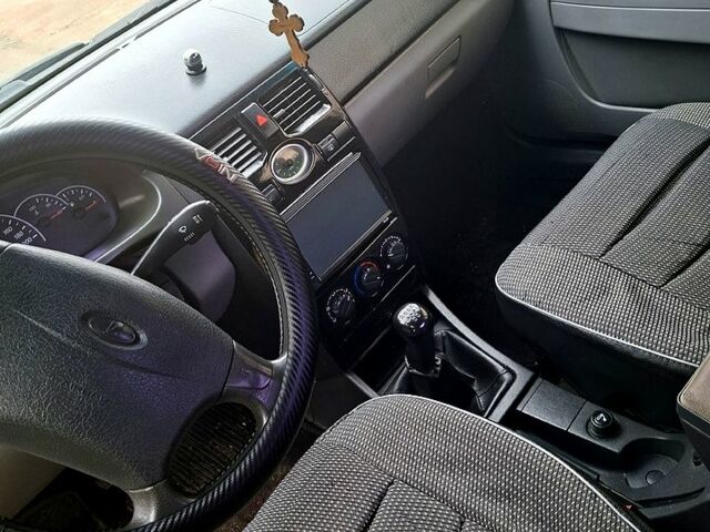 Серый ВАЗ Priora, объемом двигателя 1.6 л и пробегом 220 тыс. км за 1999 $, фото 2 на Automoto.ua