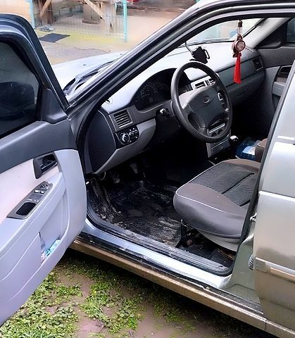 Серый ВАЗ Priora, объемом двигателя 1.6 л и пробегом 337 тыс. км за 1850 $, фото 3 на Automoto.ua