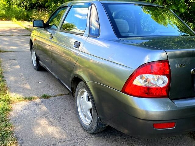 Серый ВАЗ Priora, объемом двигателя 1.6 л и пробегом 182 тыс. км за 2700 $, фото 6 на Automoto.ua