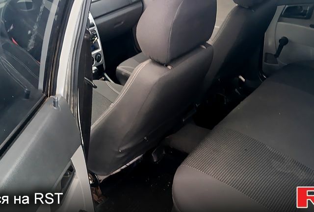 Серый ВАЗ Priora, объемом двигателя 1.6 л и пробегом 178 тыс. км за 2550 $, фото 11 на Automoto.ua