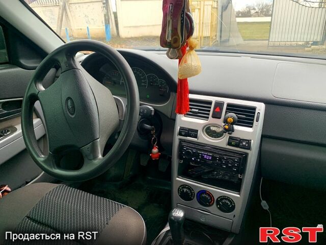Серый ВАЗ Priora, объемом двигателя 1.6 л и пробегом 330 тыс. км за 1900 $, фото 5 на Automoto.ua