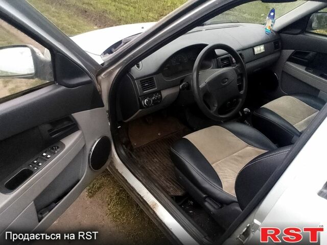 Сірий ВАЗ Priora, об'ємом двигуна 1.6 л та пробігом 250 тис. км за 1800 $, фото 5 на Automoto.ua