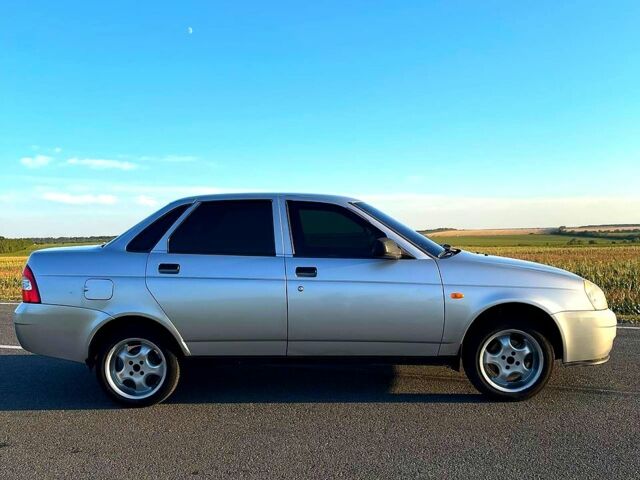 Серый ВАЗ Priora, объемом двигателя 1.6 л и пробегом 203 тыс. км за 2600 $, фото 2 на Automoto.ua