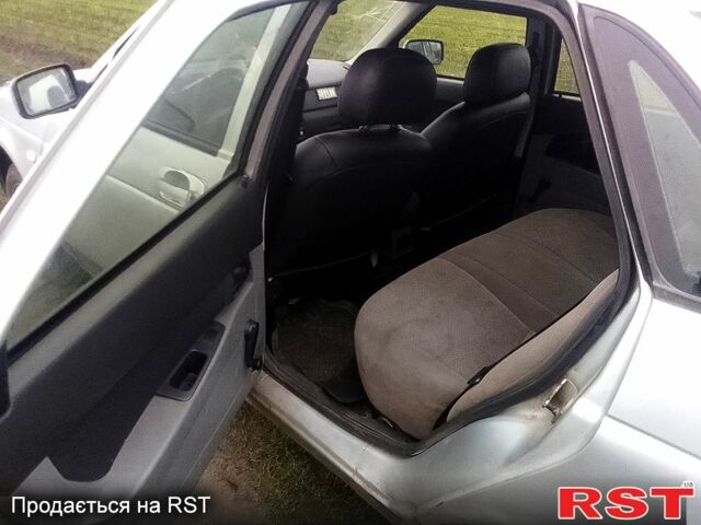 Сірий ВАЗ Priora, об'ємом двигуна 1.6 л та пробігом 250 тис. км за 1800 $, фото 4 на Automoto.ua