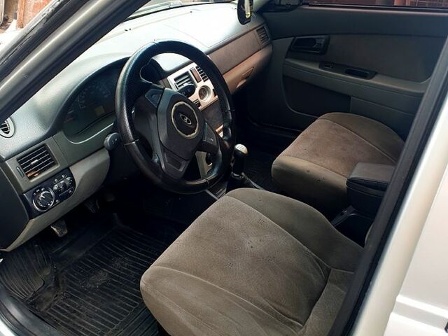 Серый ВАЗ Priora, объемом двигателя 1.6 л и пробегом 200 тыс. км за 1850 $, фото 4 на Automoto.ua