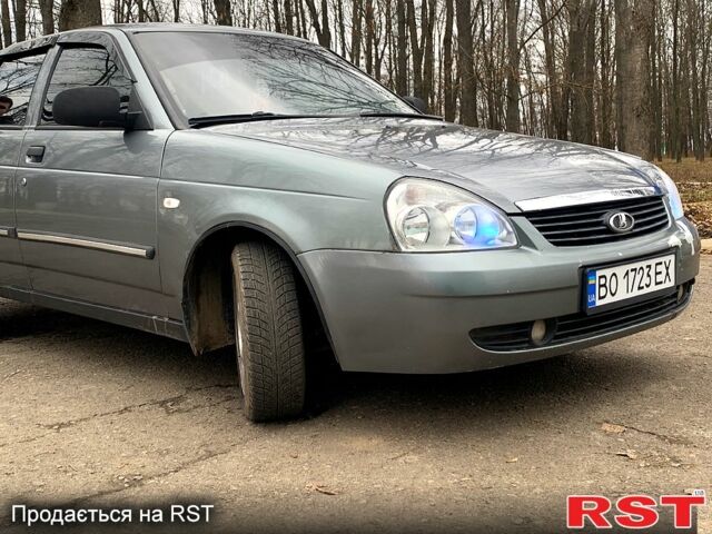 Серый ВАЗ Priora, объемом двигателя 1.6 л и пробегом 330 тыс. км за 1900 $, фото 1 на Automoto.ua