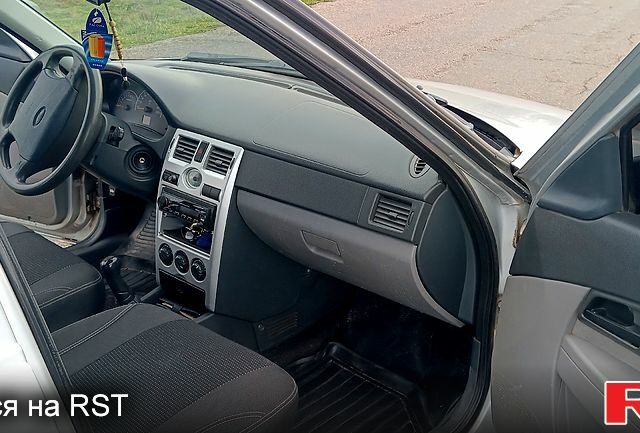 Серый ВАЗ Priora, объемом двигателя 1.6 л и пробегом 178 тыс. км за 2550 $, фото 9 на Automoto.ua
