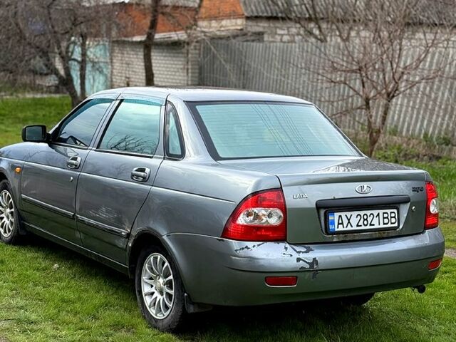 Сірий ВАЗ Priora, об'ємом двигуна 1.6 л та пробігом 275 тис. км за 2000 $, фото 6 на Automoto.ua