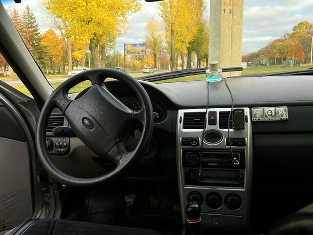 Сірий ВАЗ Priora, об'ємом двигуна 1.6 л та пробігом 180 тис. км за 2550 $, фото 9 на Automoto.ua