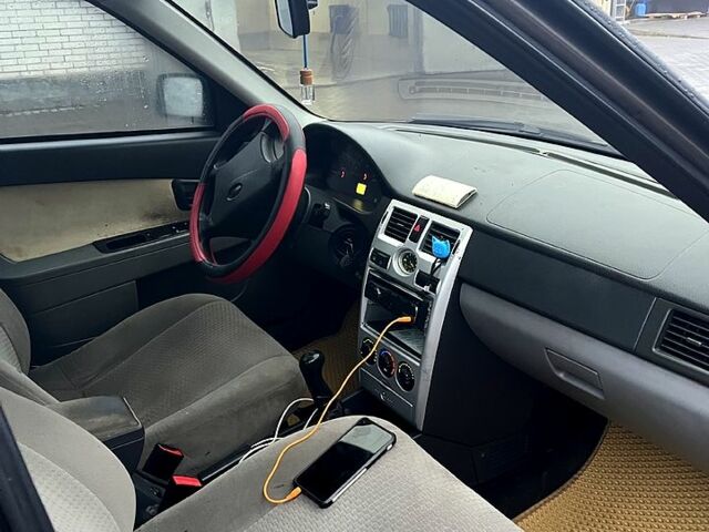 Серый ВАЗ Priora, объемом двигателя 1.6 л и пробегом 270 тыс. км за 2100 $, фото 6 на Automoto.ua