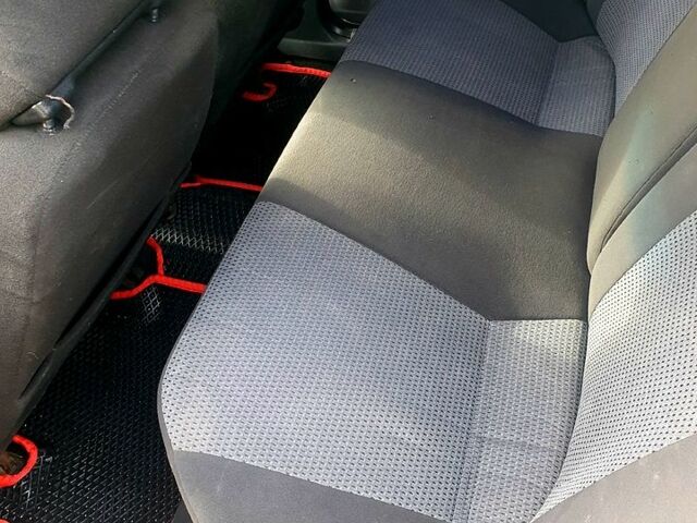 Серый ВАЗ Priora, объемом двигателя 1.6 л и пробегом 190 тыс. км за 2400 $, фото 4 на Automoto.ua