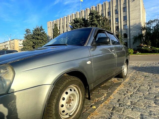 Сірий ВАЗ Priora, об'ємом двигуна 1.6 л та пробігом 217 тис. км за 2400 $, фото 1 на Automoto.ua